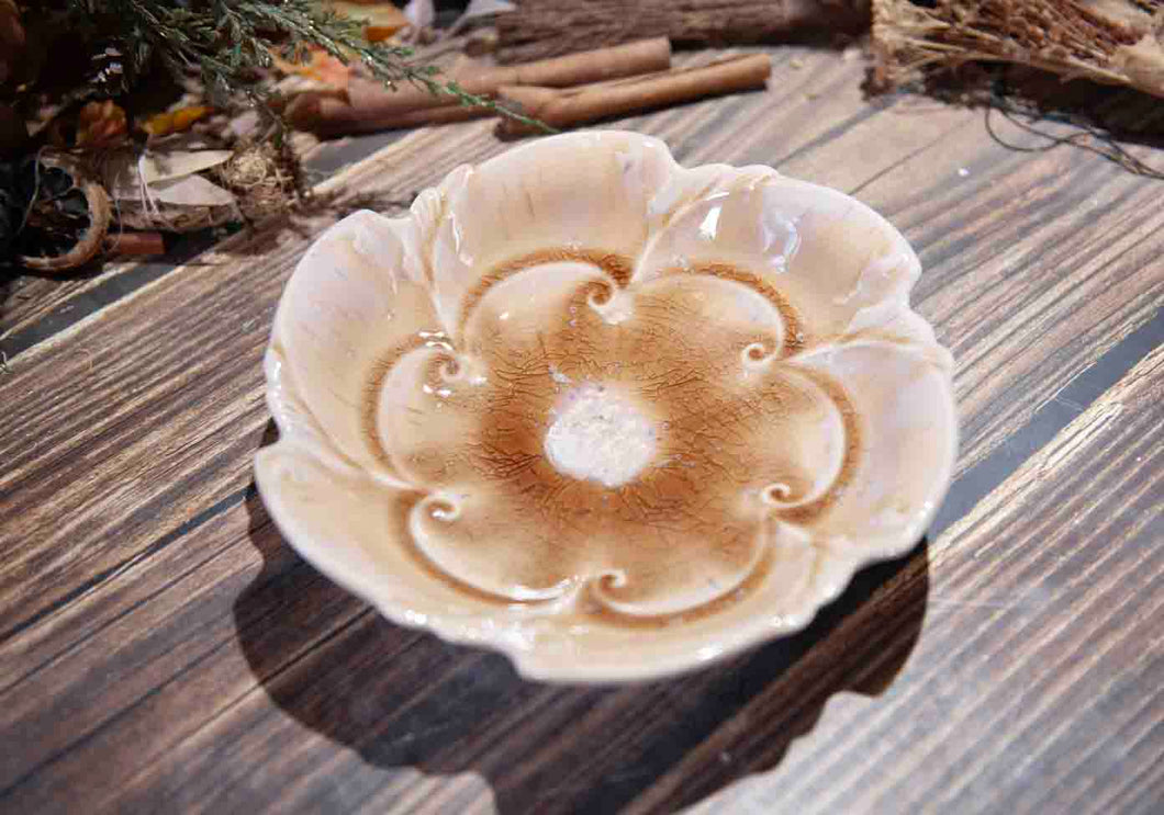 51 Decorative Swirl Plate